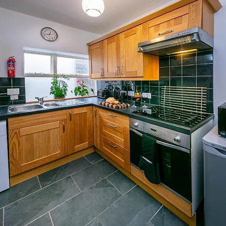 Spacious Ground Floor *